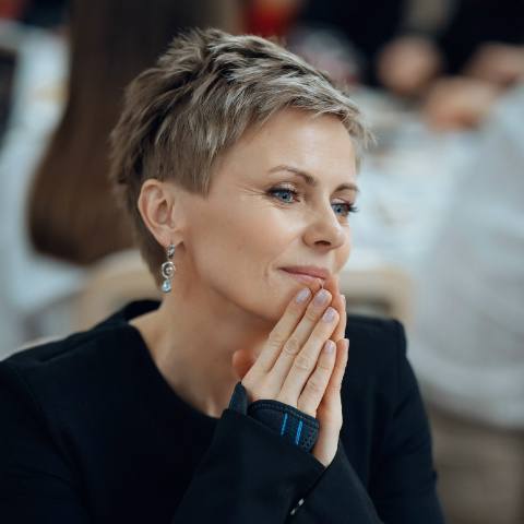 Сегодня свой день рождения отмечает член Правления Тюменской областной федерации лыжных гонок и биатлона, Мастер спорта России международного класса по биатлону Анна Витальевна Халманских!